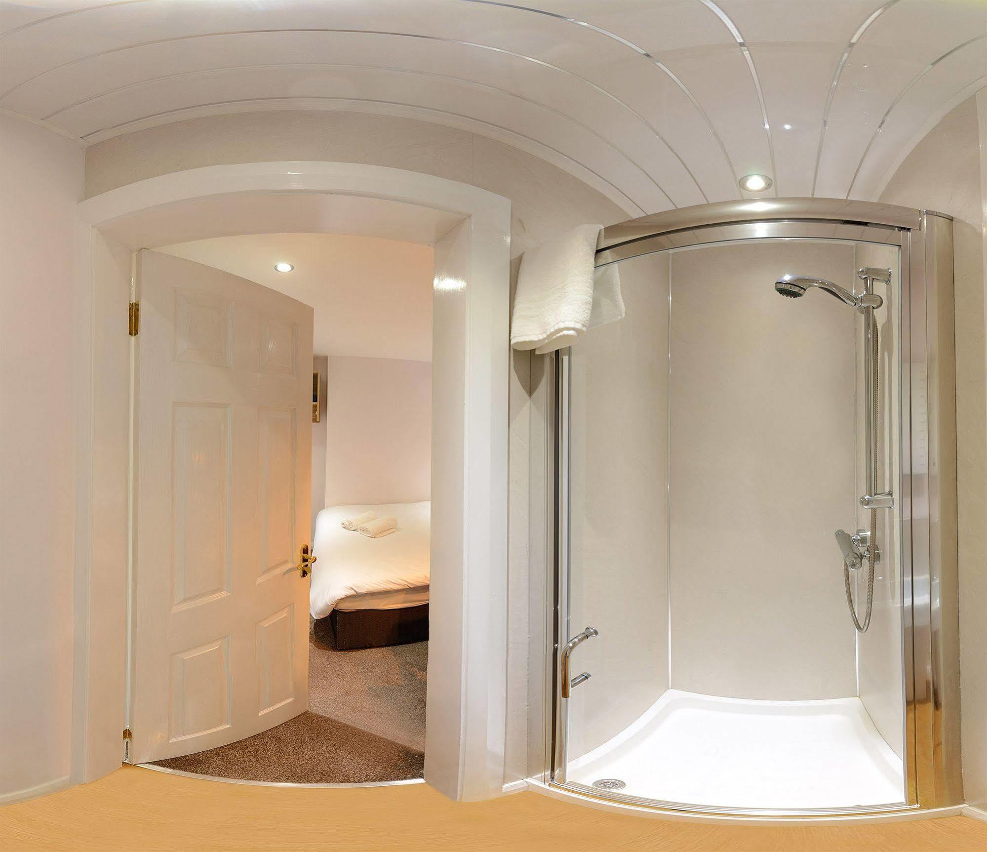 Отель Botanic Rest Queens Quarter 3*